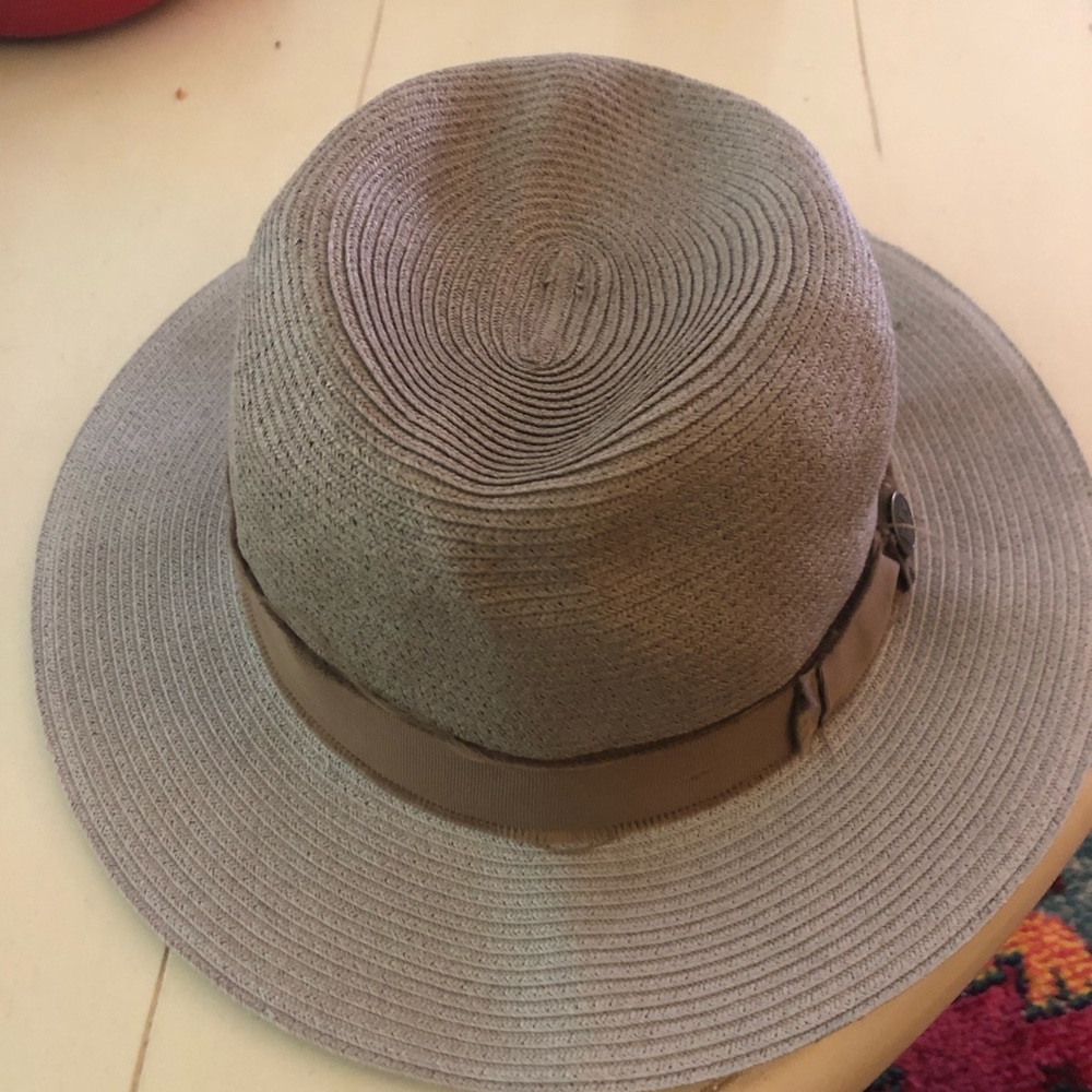 Grey straw hat with brown band